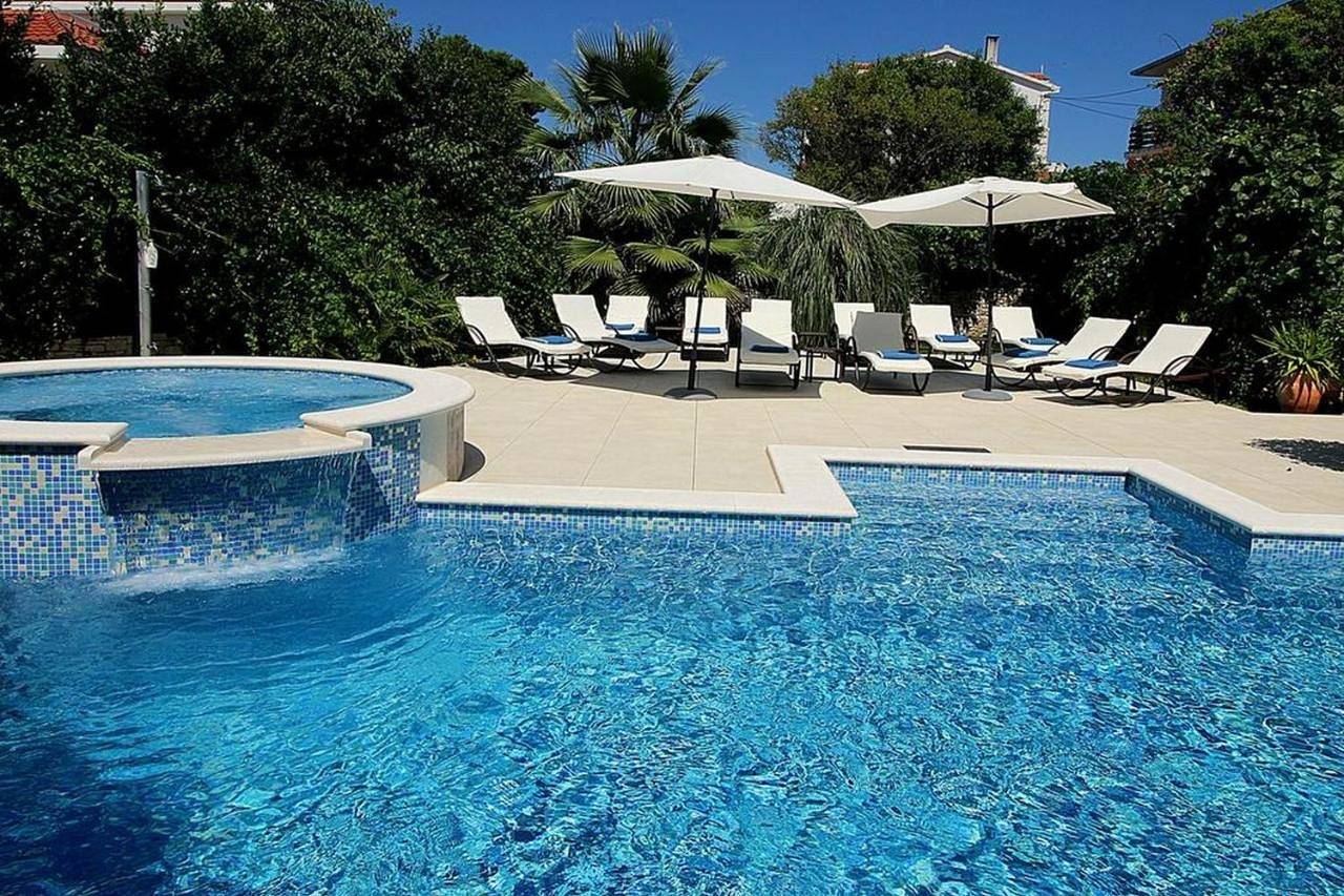 Studio Apartment with Terrace in Sutivan, Brac