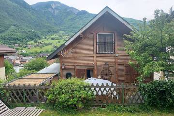 Gîte pour 6 personnes, avec jardin à Aigueblanche