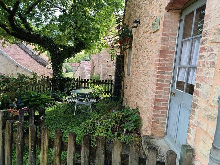 Location de vacances pour 4 personnes, avec terrasse et vue dans vallée de l'Ouche