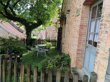 Location de vacances pour 4 personnes, avec vue et terrasse dans vallée de l'Ouche