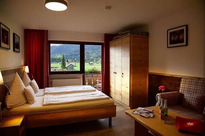 BnB für 2 Personen, mit Garten und Sauna sowie Ausblick und Pool in Oberstdorf - 4