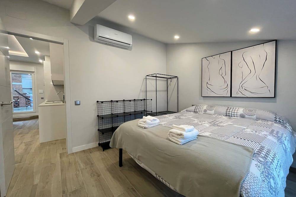 Entire apartment, Manresa university with terraces in Manresa, Pla de Bages DO
