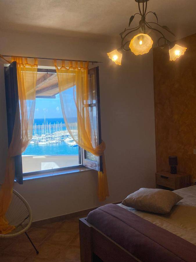 Baia Marina Suite with private jacuzzi in Balestrate, Provincia di Palermo