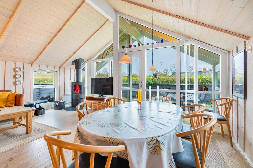 Ferienhaus mit Sauna, Whirlpool und eingezäuntem Grundstück in Bork Havn  in Bork Havn, Ringkøbing Fjord