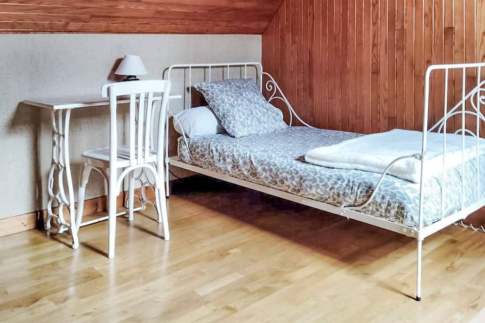 2 bedroom lovely home in Ploudalmézeau in Ploudalmézeau, Région de Brest