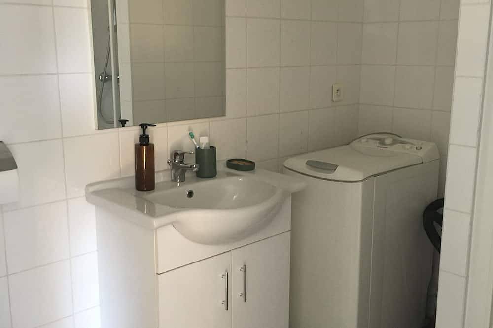 Appartement entier, Appartement 40 M2 avec belle vue ,endroit calme à 10mn à pied du centre in Cran-Gevrier, Annecy (commune)
