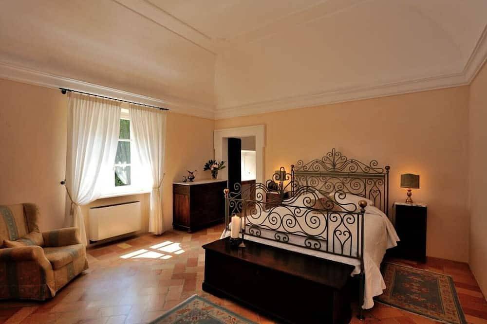 Villa Baci - Large private property with two pools in Montemaggiore al Metauro, Colli al Metauro