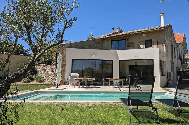 Location de vacances pour 12 personnes, avec jardin, animaux acceptés à Cavillargues