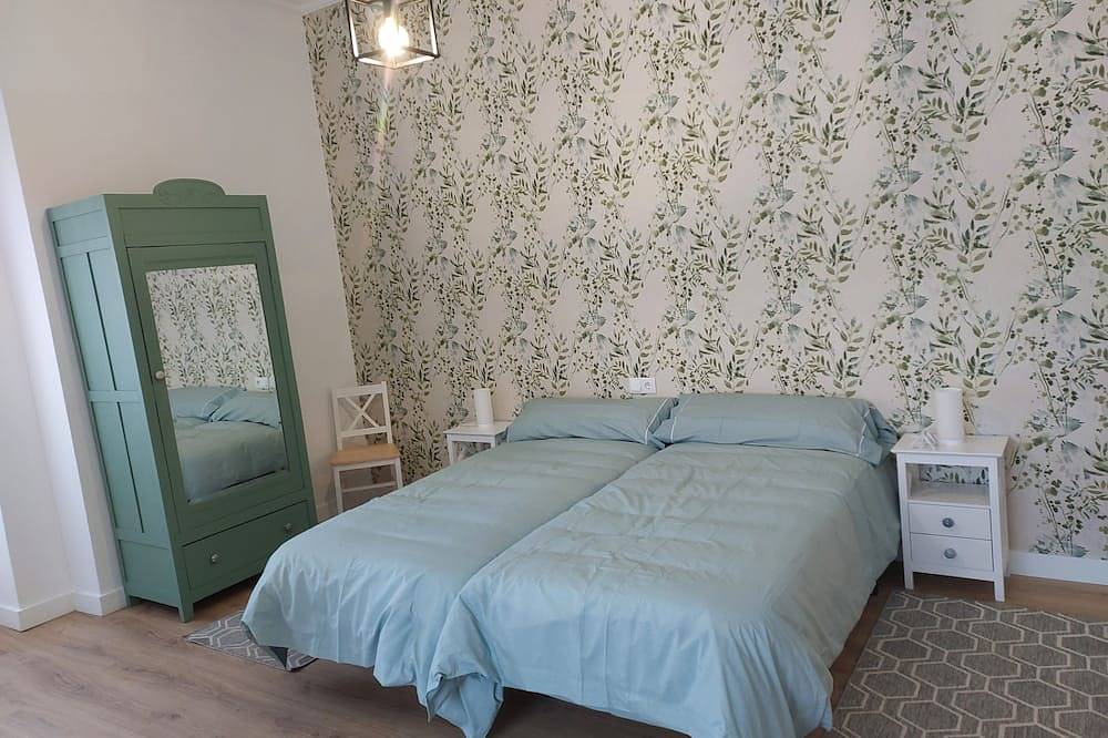 Apartamento entero, Planta baja casa antigua en las murallas de la fortaleza de Salvatierra de Miño in Salvatierra de Miño, Provincia de Pontevedra