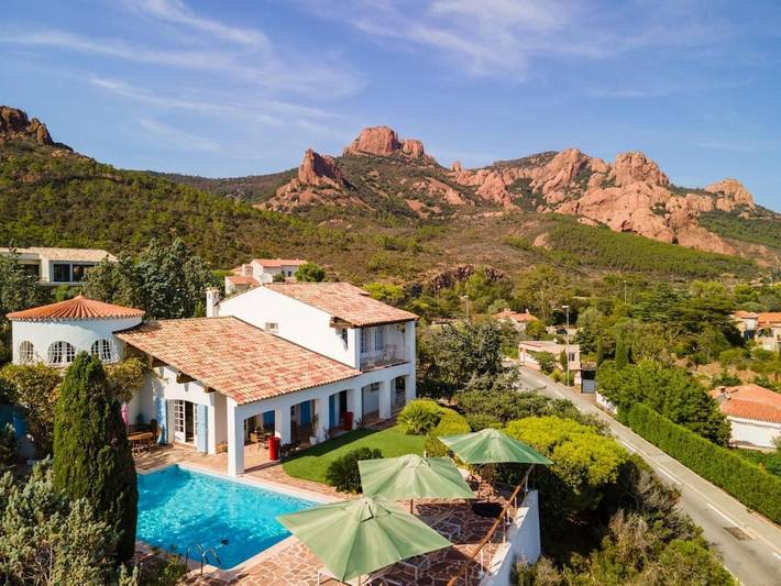Villa pour 6 personnes, avec vue ainsi que piscine et jardin