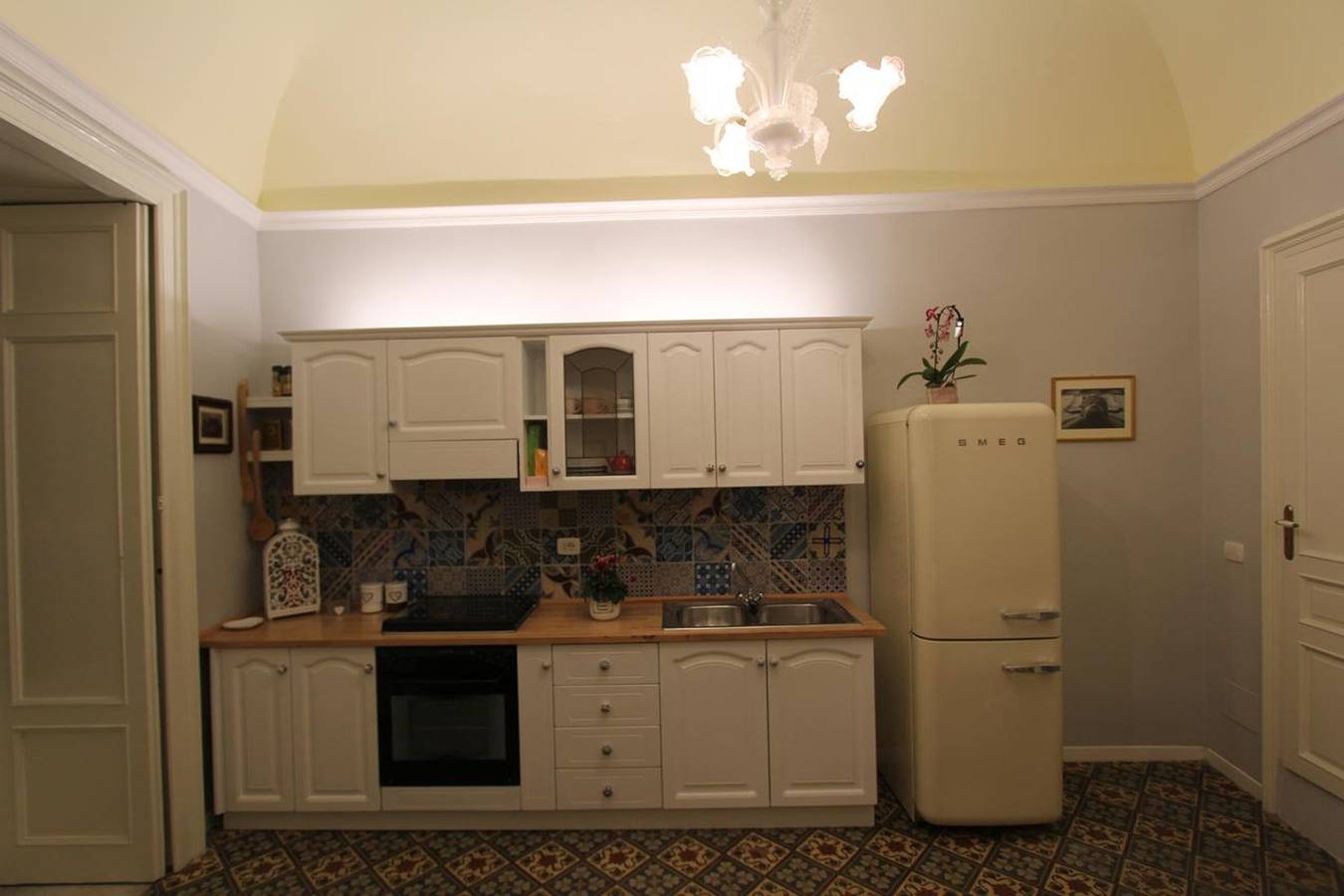 Apartamento entero, Apartamento espacioso en Modica con balcón in Modica (town), Módica