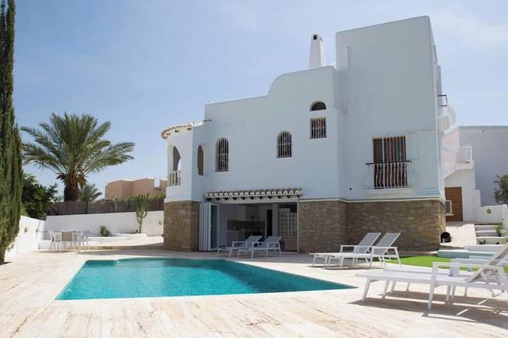 Villa for 10 people, with garden and balcony in Mojácar