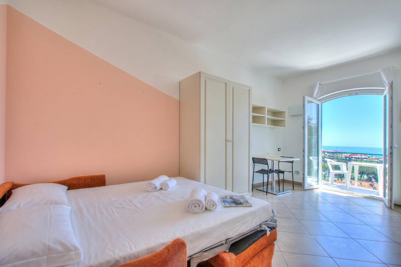 Appartamento intero, Seaview Pool Retreat - M18 in Andora, Riviera di Ponente