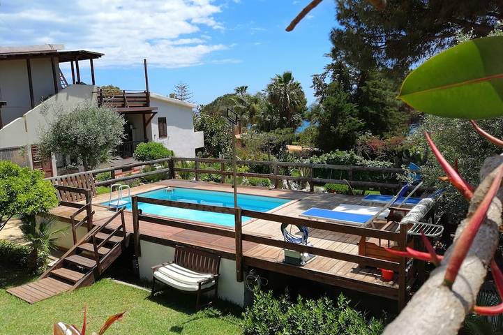 Ferienhaus für 6 Personen, mit Terrasse und Garten sowie Pool, mit Haustier - 1
