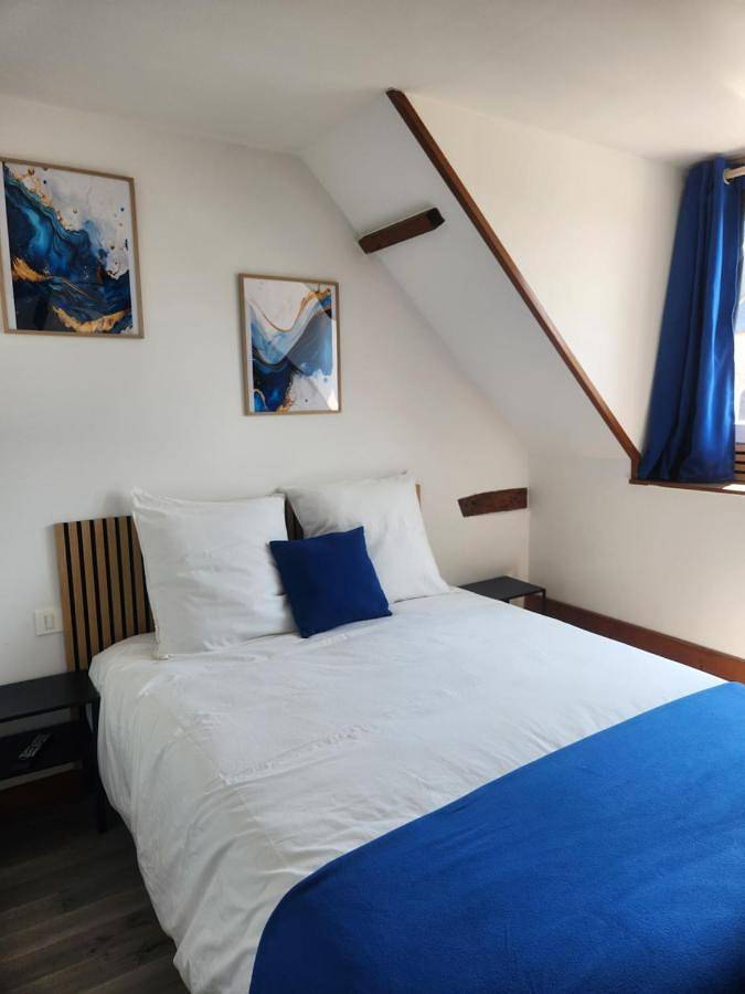 Le Croc'N Bar chambre bleue in Saint-Nicolas-d'Aliermont, Région de Dieppe
