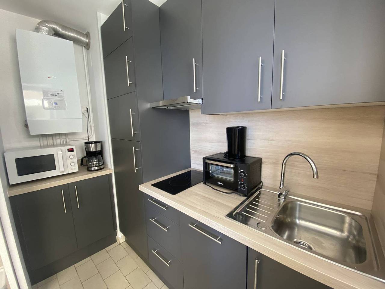 Geheel appartement, 2-Room Apartment with Air Conditioning and Wifi Near Beach in Canet-en-Roussillon, Côte d'Améthyste