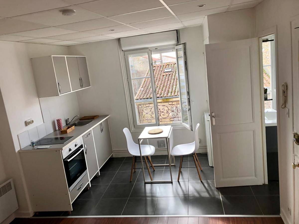 Appartement entier, One-Bedroom Apartment in Niort, Région de Niort