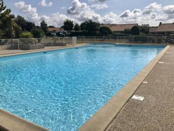Gîte pour 4 personnes, avec piscine et terrasse à Saint-Michel-Chef-Chef
