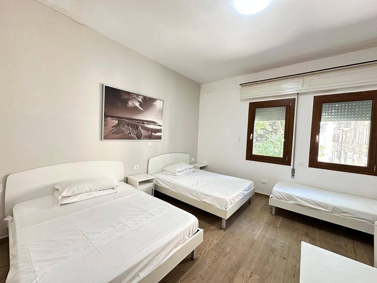 Superior King with Shared Bathroom in Mestre, Venedig