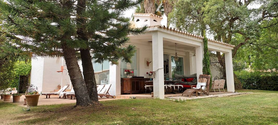 Casa de férias para 6 pessoas, com jardim e piscina infantil em Sotogrande