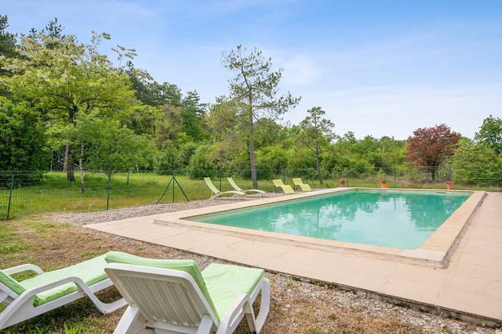 Gîte pour 12 personnes, avec jardin ainsi que piscine et terrasse, animaux acceptés à Saliès