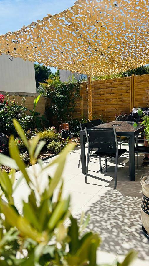Appartement entier, Two-Bedroom Apartment in Saint-Jean-de-Védas, Côte méditerranéenne (France)
