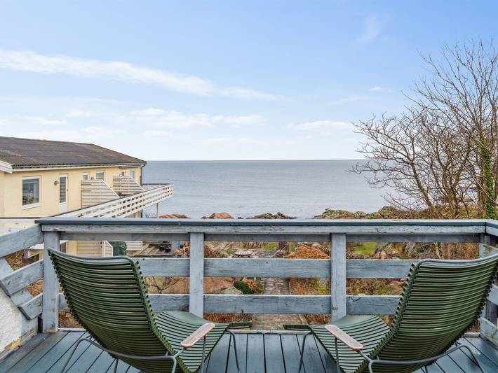 Ferielejlighed for 5 personer, med terrasse i Sandvig