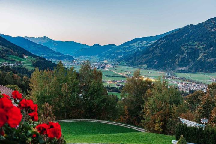 Vakantiehuis direct aan de skipiste skigebied Hochzillertal met sauna en whirlpool in Tux Alps, Kaltenbach