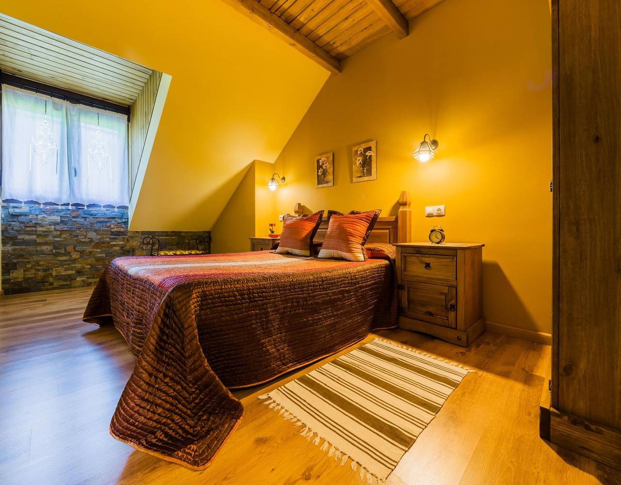 Apartamento 'Cuartal' con vistas a la montaña, piscina compartida y Wi-Fi in Caboalles de Abajo, Villablino