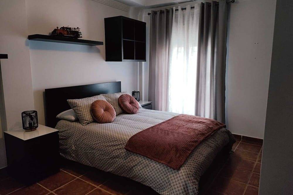 Casa de tres dormitorios cinco baños patio con piscina parkin privado in Arriate, Provincia de Málaga
