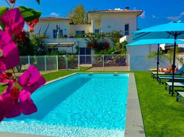 Gîte pour 5 personnes, avec vue ainsi que piscine et jardin, adapté aux familles à Penta-di-Casinca