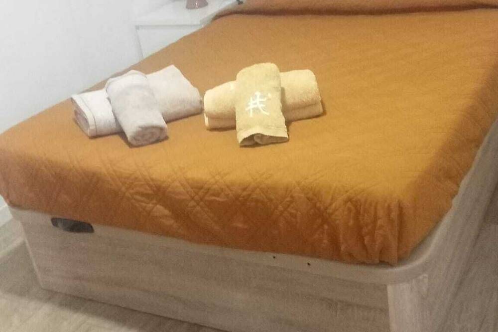 2-bedr. house in camping site-Parque Verde near Arrábida and Sesimbra in Quinta do Conde, Halbinsel von Setúbal