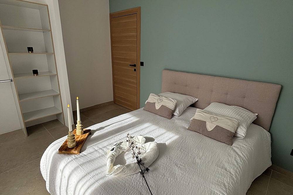 Nouveaute !!!! \nvilla Moderne de 4 chambres, piscine chauffée et vue panoramique in Apt, Parc naturel régional du Luberon