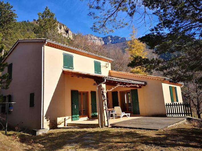 Location de vacances pour 10 personnes, avec Terrasse ainsi que Jardin et Vue à Châtillon-en-Diois