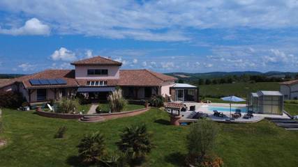 Cottage pour 12 personnes, avec vue ainsi que piscine et jardin à Saint-Gaudens