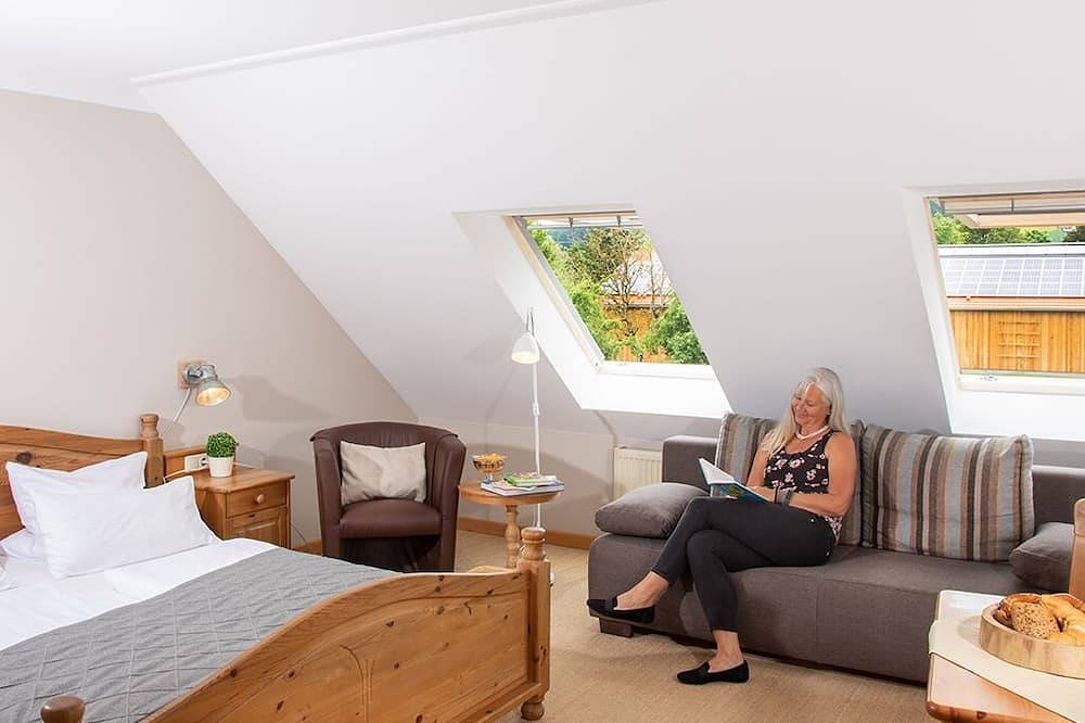 Ganze Wohnung, \"Seitenstüberl\" | Gemütliches Appartement lädt zum Gesundheitsurlaub in Bad Birnbach, Bayerische Golf und Thermenland