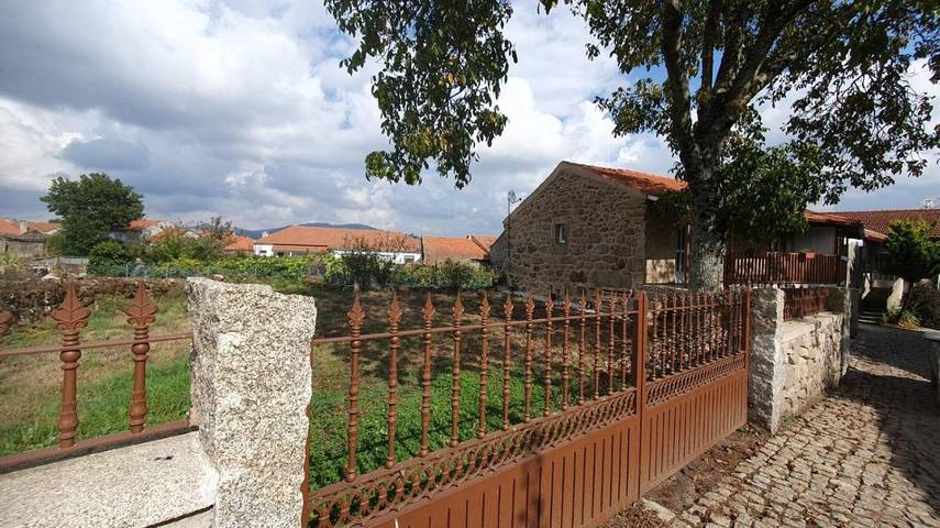 Location de vacances pour 6 personnes, avec terrasse et vue, animaux acceptés dans Tourém - 2