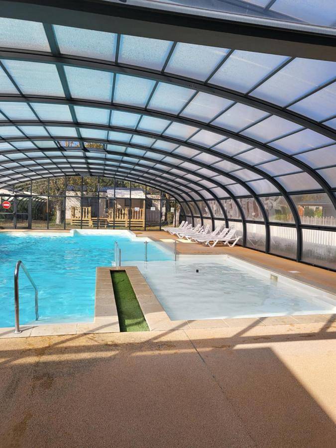 Camping pour 5 personnes, avec Terrasse ainsi que Jardin et Piscine