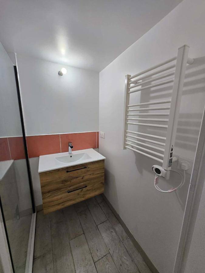 Gîte pour 2 personnes, avec Terrasse à Ennery - 4