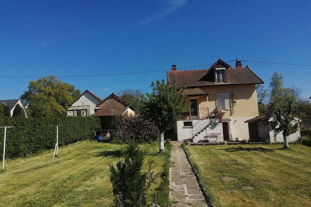 Maison cosy entièrement équipée, calme nature idéal pour famille de 4 personnes. in Broye, Région d'Autun