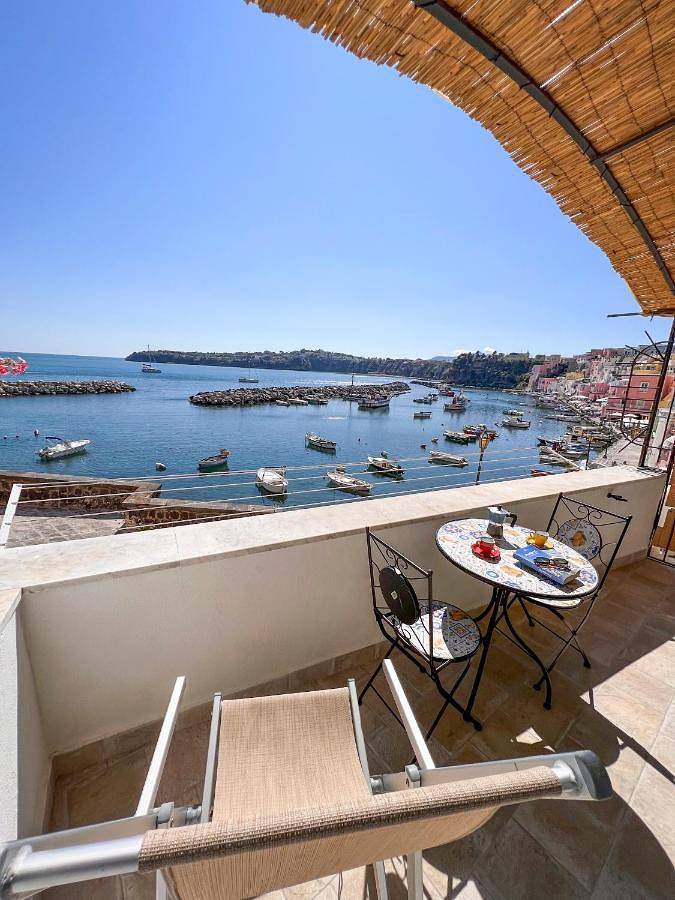 Gîte pour 2 personnes, avec vue sur le lac ainsi que vue et terrasse à Procida - 3