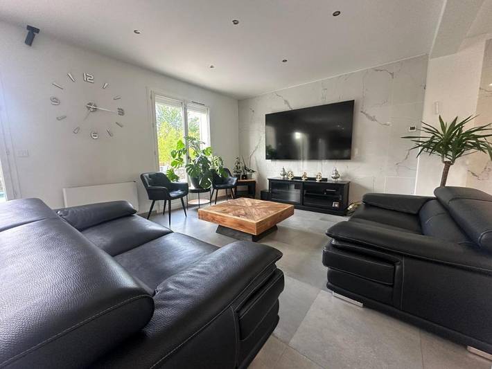 Location de vacances pour 8 personnes, avec piscine ainsi que vue et terrasse à Saint-Brice-sous-Forêt - 2