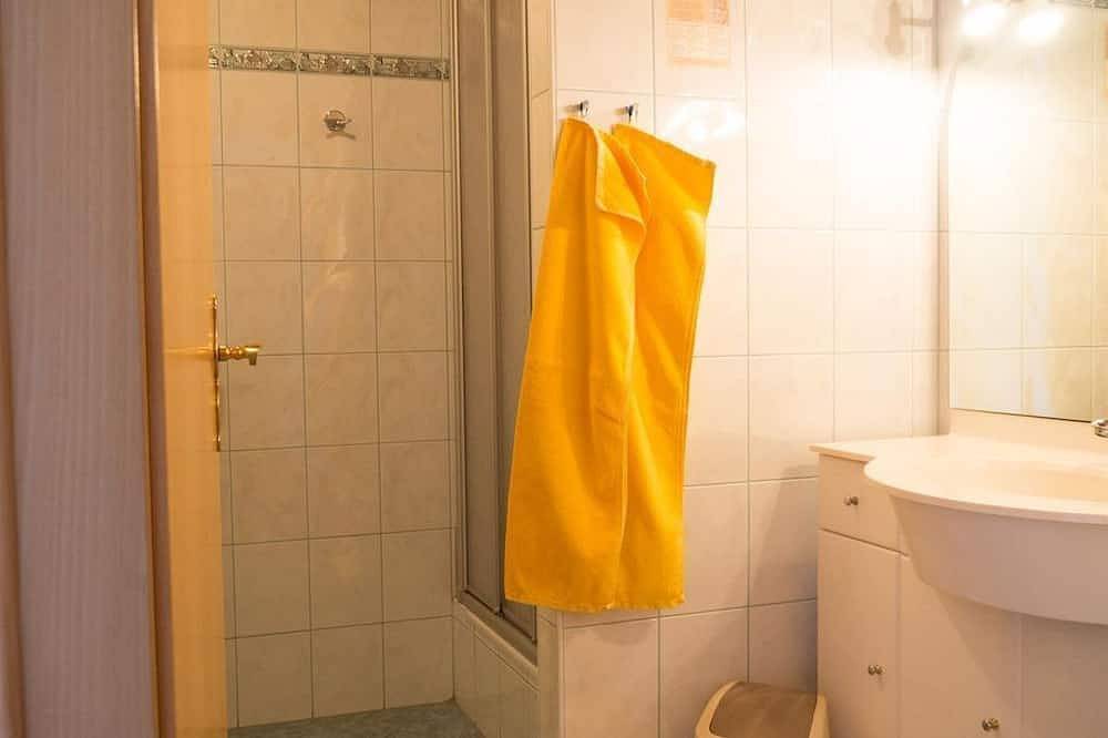 Doppelzimmer, Toilette und Dusche getrennt - Alpengasthof Moser in St. Lambrecht, Murau (Kreischberg)