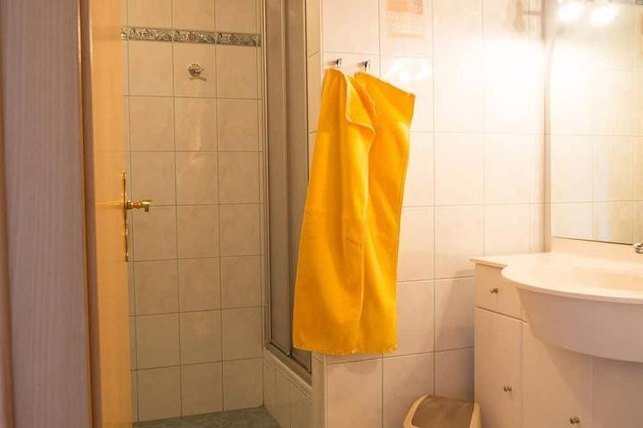 Doppelzimmer, Toilette und Dusche getrennt - Alpengasthof Moser in Sankt Blasen, Murau (Kreischberg)