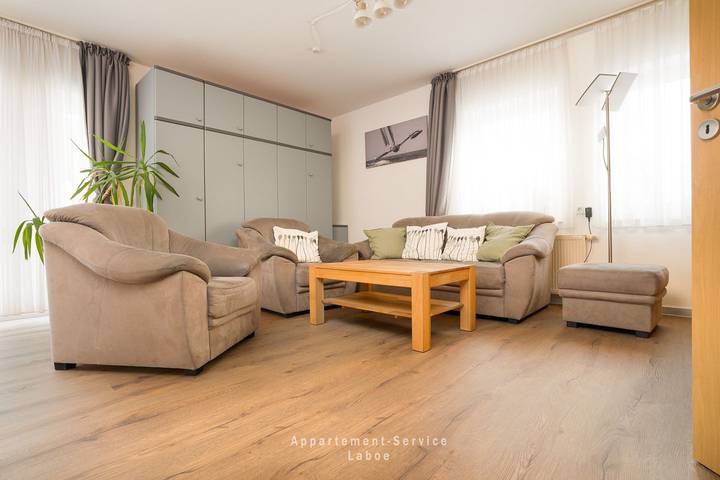 Ferienwohnung für 6 Personen, mit Balkon und Whirlpool sowie Garten und Sauna