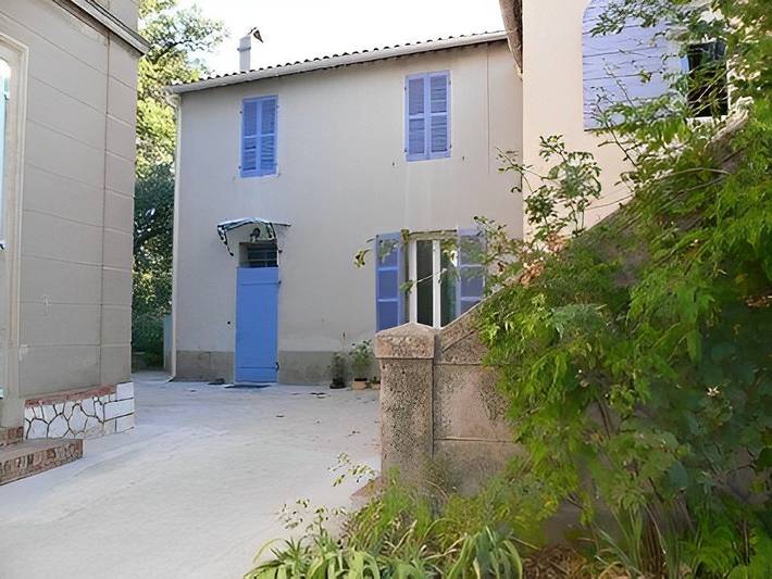 Gîte pour 5 personnes, avec jardin ainsi que piscine et terrasse