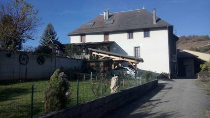 Cottage pour 2 personnes, avec jardin dans Chignin