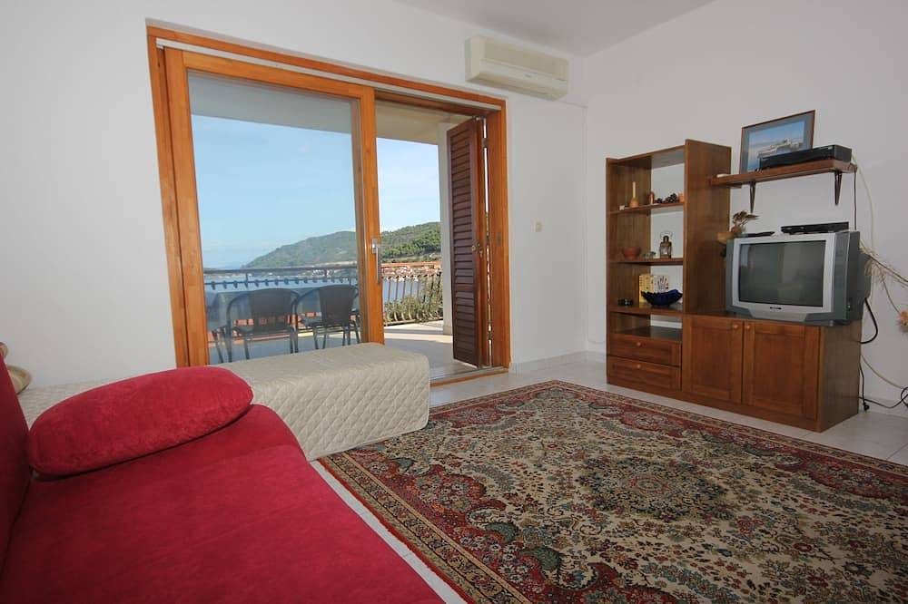Hel lägenhet, One bedroom apartment with terrace and sea view Vis in Vis Town, Split-Dalmatia guovlu