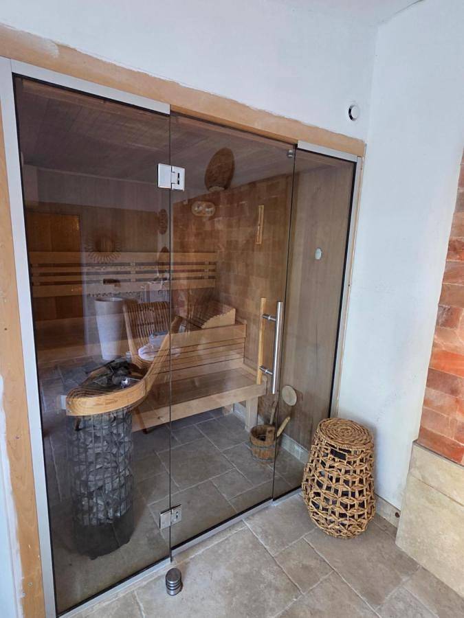 Location de vacances pour 3 personnes, avec Jacuzzi et Terrasse ainsi que Jardin et Piscine à Saint-Cannat - 3