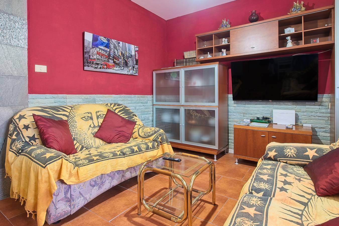 Apartamento inteiro, Apartamento 'Leopoldo I' com vista para a montanha, piscina exterior e Wi-Fi in Carballeda de Valdeorras, Ourense Região